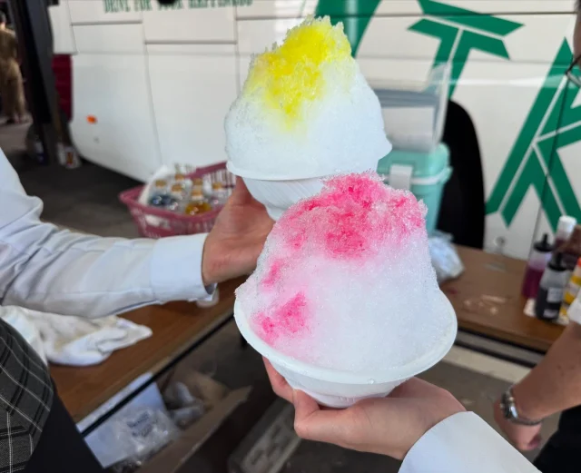 「暑いからかき氷でも食べよう！」
みんなのためにかき氷をふるまってくれました！
整備課長の優しさに癒されたひとときでした🍧

#社内イベント #かき氷タイム　#整備課長　#貸切バス　#タクシー