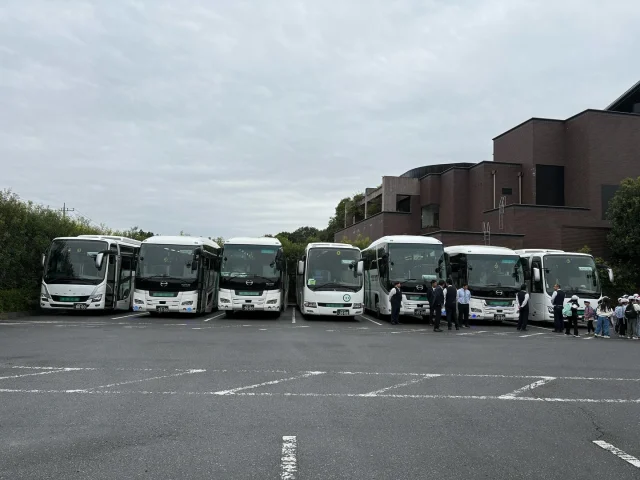 印西市内小学校7台口での運行でした。
車両保有台数26台
大型からマイクロバスまで取りそろえております。

#観光バス#貸切バス#千葉県#学生送迎#成田市